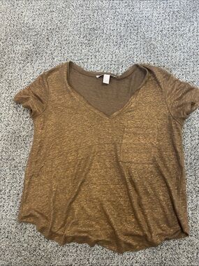 Women's V-Neck Short Sleeve Pocket Tee in gold shimmer
